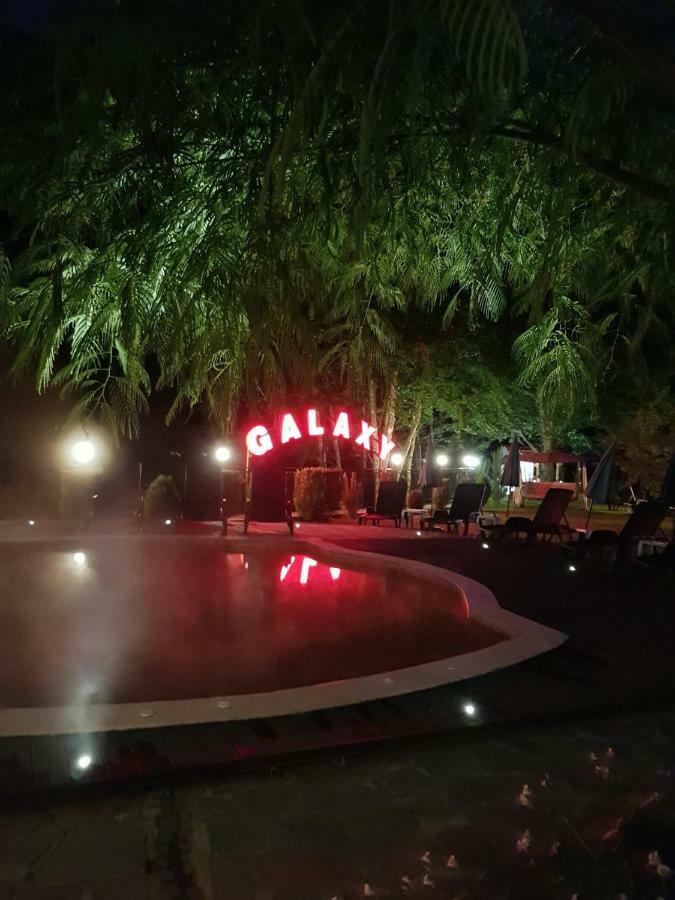 Galaxy Hotel Chiflik Extérieur photo
